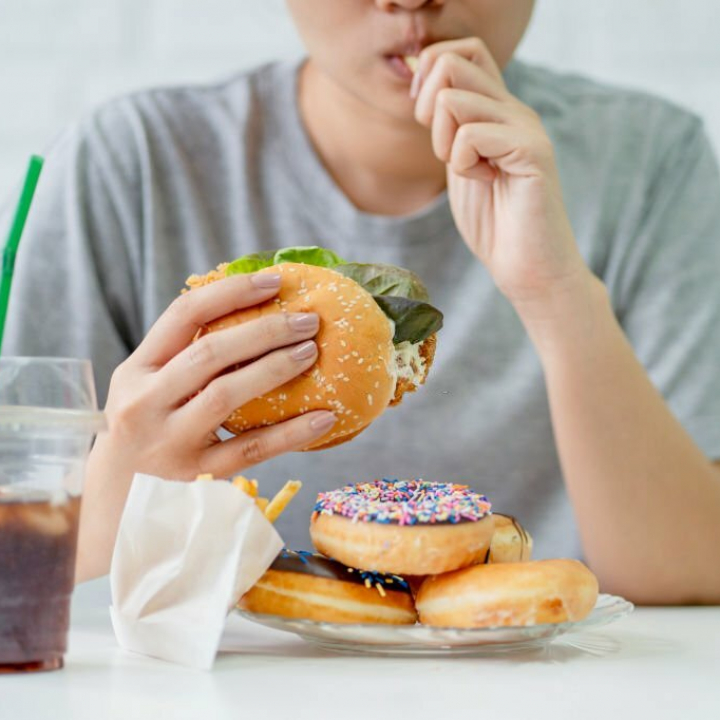 Junk Food: Penyebab Usus Bocor dan Dampaknya pada Kesehatan